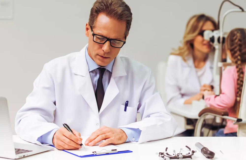 at-the-ophthalmologist-2023-11-27-04-48-00-utc
